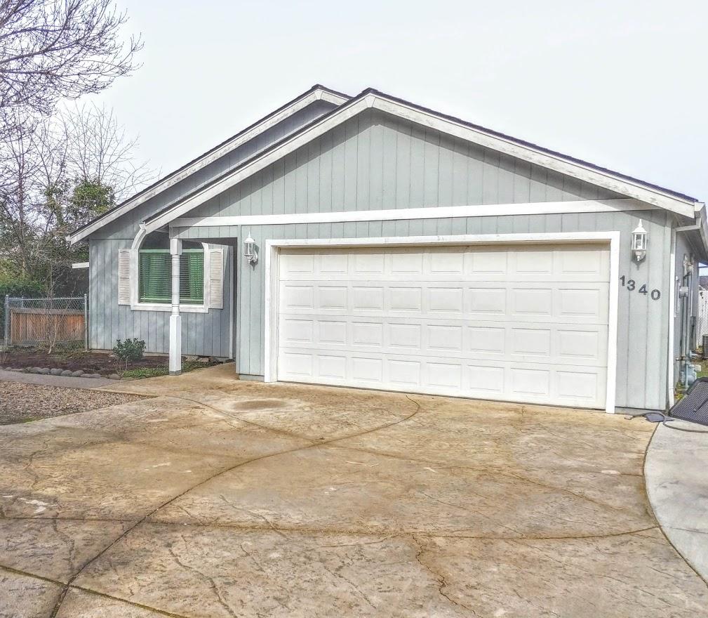 1340 Sandy Lane Central Point, OR 97502 - Photo 2 of 27 1340Z
