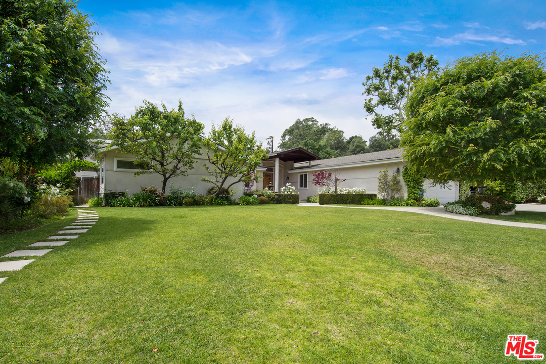 527 Homewood Road Los Angeles, CA 90049 - Photo 3 of 39 Gallery Image 3