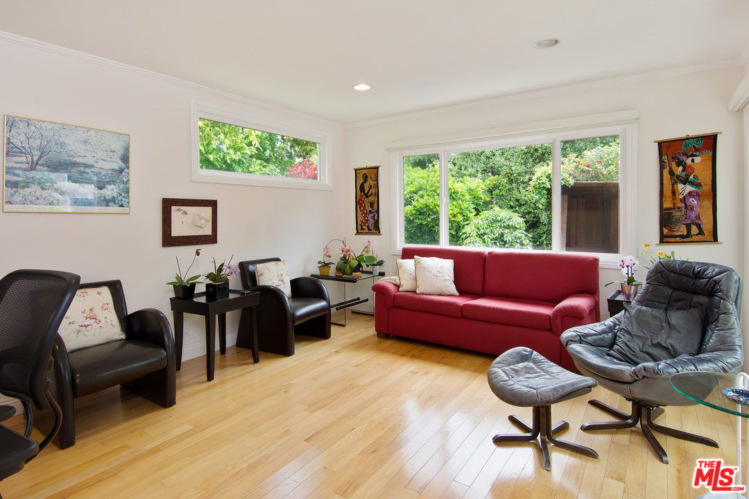 527 Homewood Road Los Angeles, CA 90049 - Photo 22 of 39 Gallery Image 22