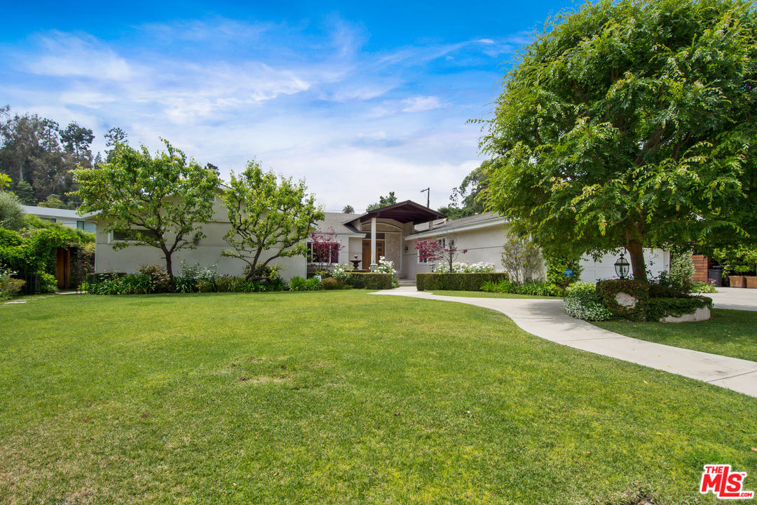 527 Homewood Road Los Angeles, CA 90049 - Photo 4 of 39 Gallery Image 4