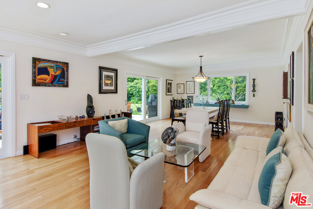 527 Homewood Road Los Angeles, CA 90049 - Photo 8 of 39 Gallery Image 8