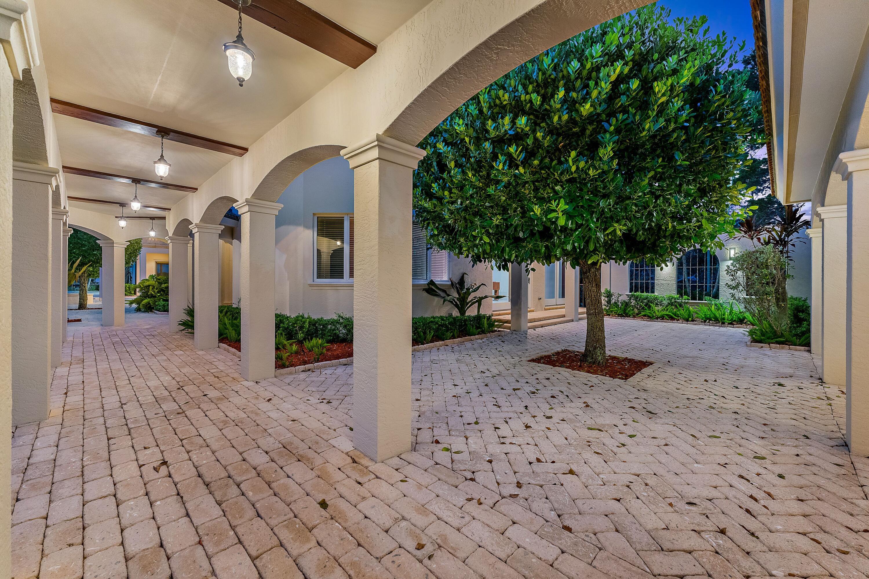 18970 Southeast County Line Road Jupiter, FL 33469 - Photo 11 of 52 BEC3CC28-A70F-41C1-AE48-A0A4E79BC723