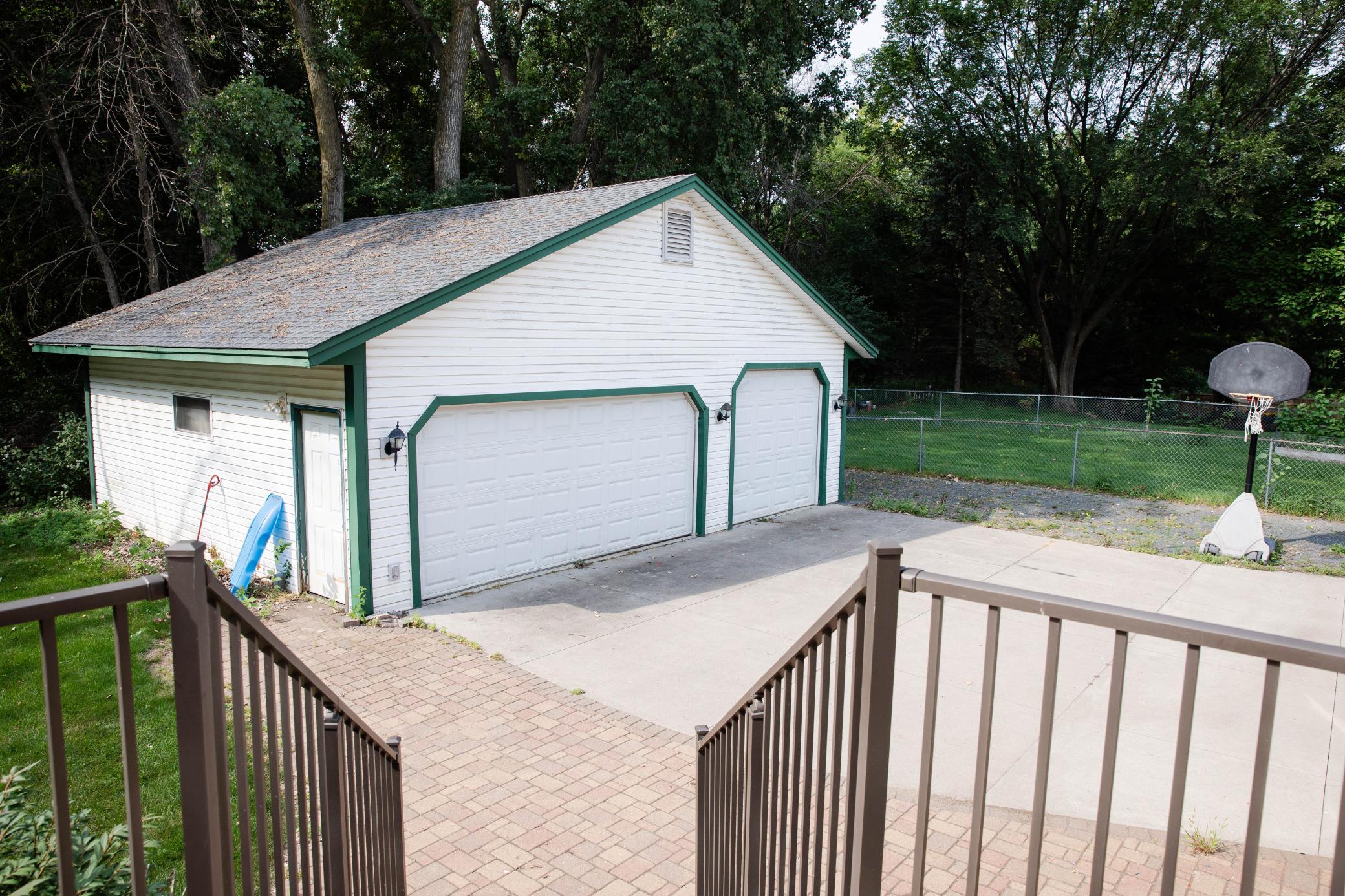 930 County Rd C East Maplewood, MN 55109 - Photo 5 of 41 Gallery Image 5