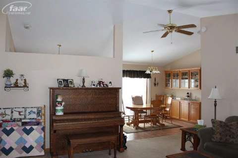 4225 North Center Road Flint, MI 48506 - Photo 6 of 11 20392159-5.JPG
