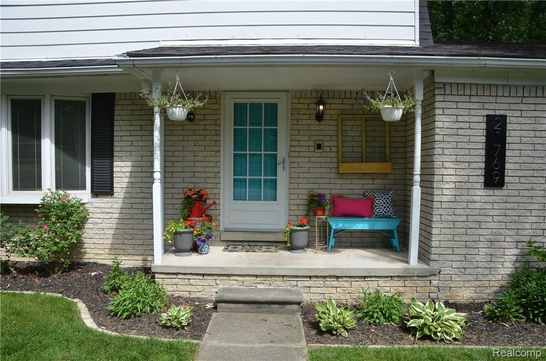 21769 Meridian Road Grosse Ile, MI 48138 - Photo 8 of 25 DSC_8520.JPG