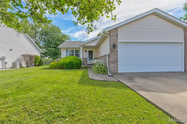 $199,000 | 446 Pheasant Lane, Moro, IL 62067