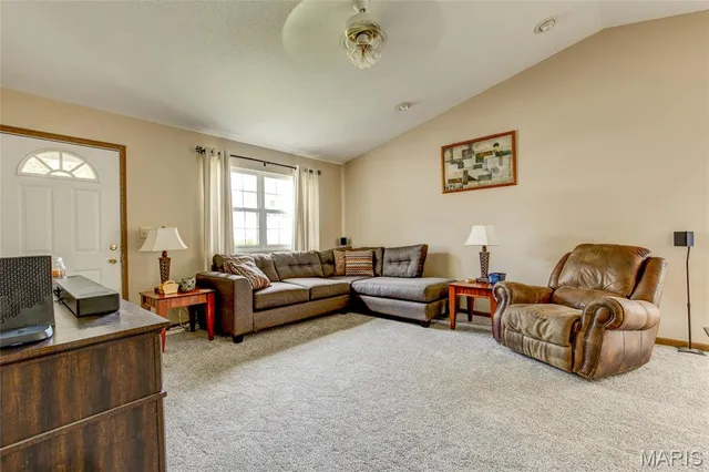 $199,000 | 446 Pheasant Lane, Moro, IL 62067