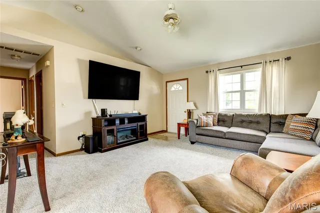 $199,000 | 446 Pheasant Lane, Moro, IL 62067