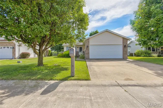 $199,000 | 446 Pheasant Lane, Moro, IL 62067