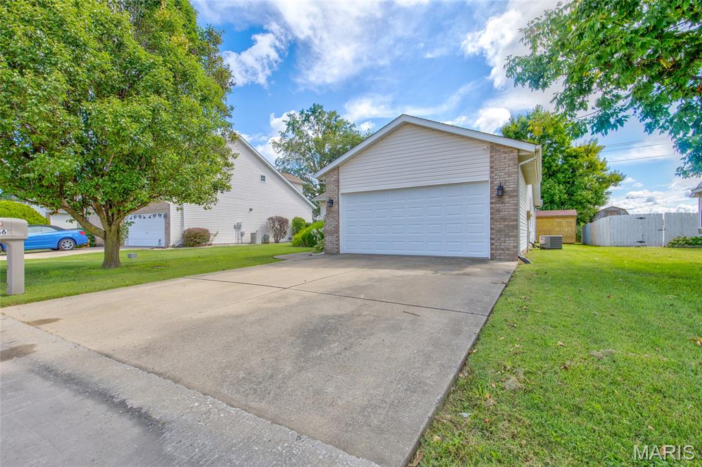 446 Pheasant Lane Moro, IL 62067 - Photo 6 of 36