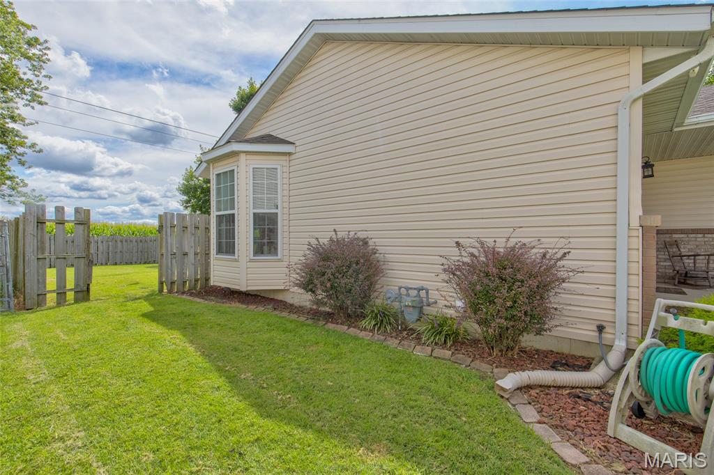 446 Pheasant Lane Moro, IL 62067 - Photo 7 of 36