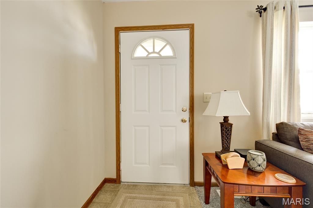 446 Pheasant Lane Moro, IL 62067 - Photo 9 of 36