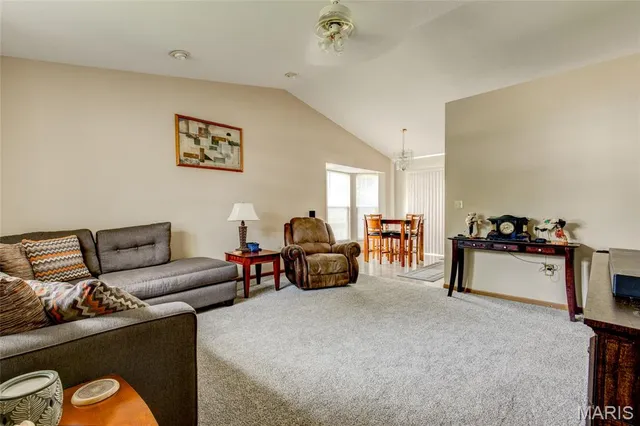 $199,000 | 446 Pheasant Lane, Moro, IL 62067