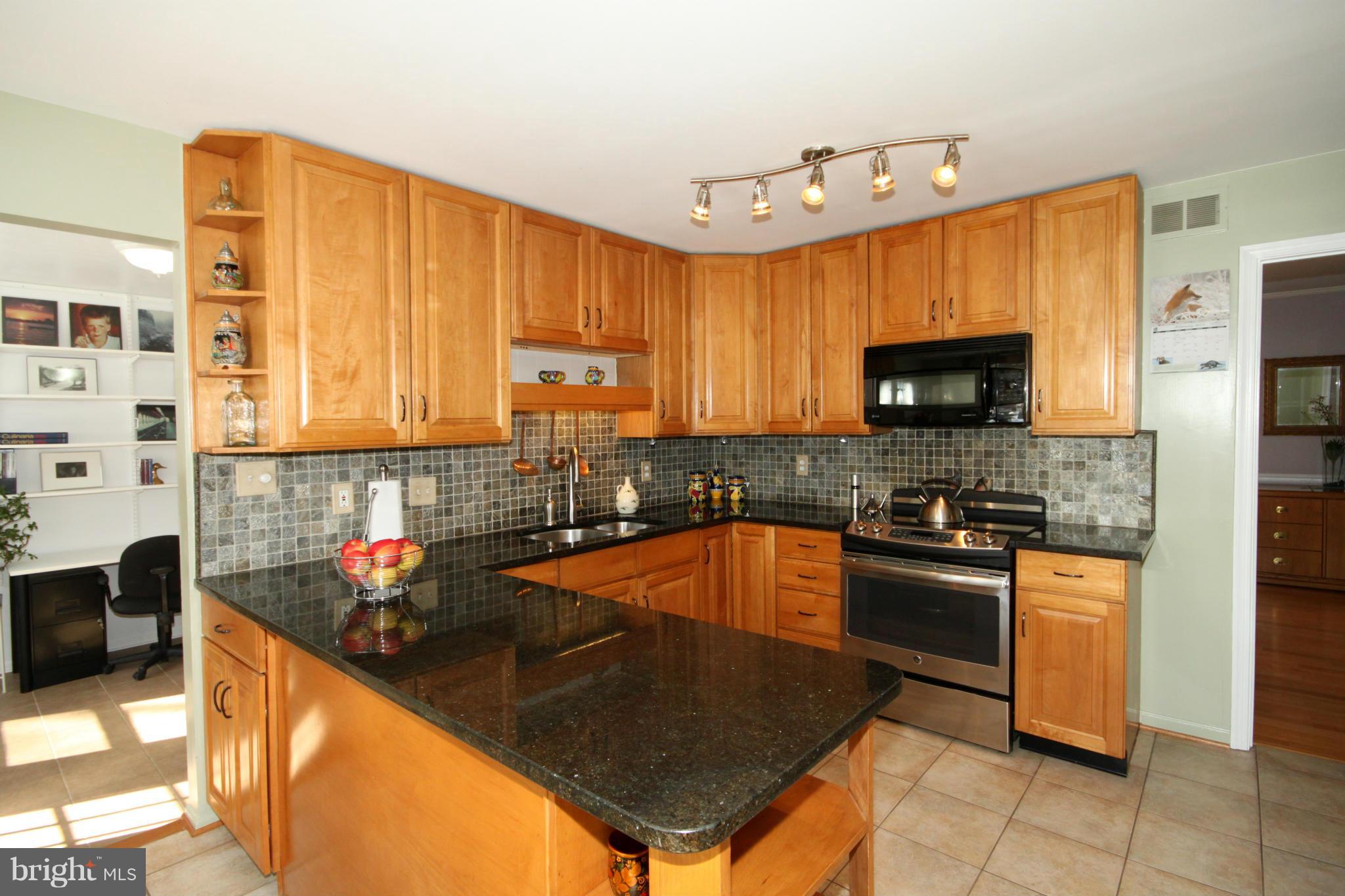 9212 Rockefeller Lane Springfield, VA 22153 - Photo 10 of 29 Kitchen