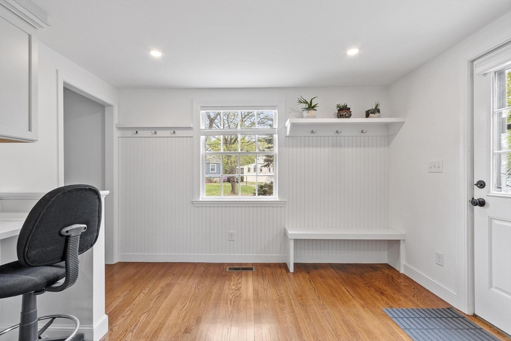 122 Southfield Road Concord, MA 01742 - Photo 6 of 28 Gallery Image 6