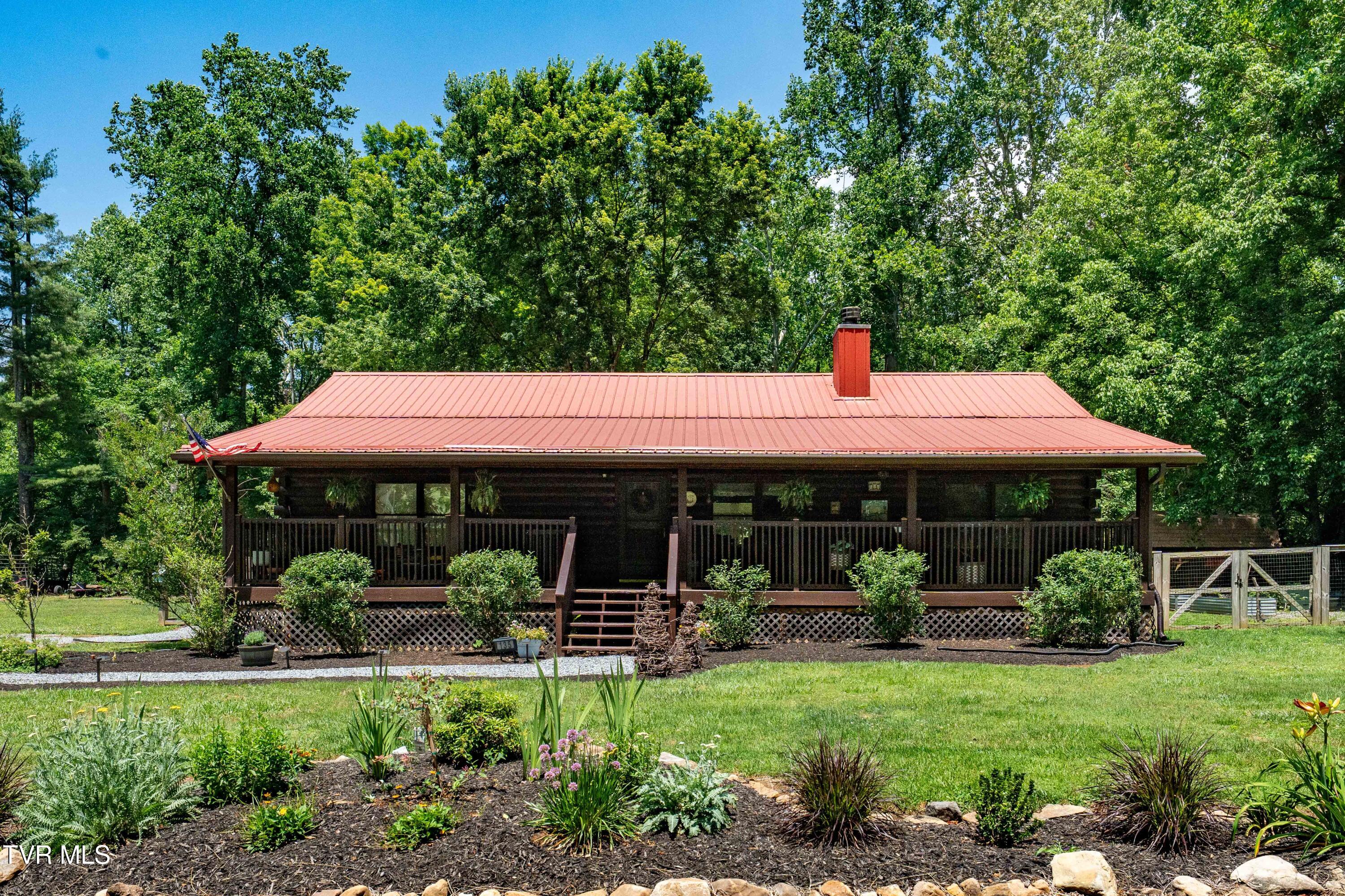 135 Grindstaff Hollow Road Elizabethton, TN 37643 - Photo 3 of 116 135 Grindstaff Hollow (25 of 83)