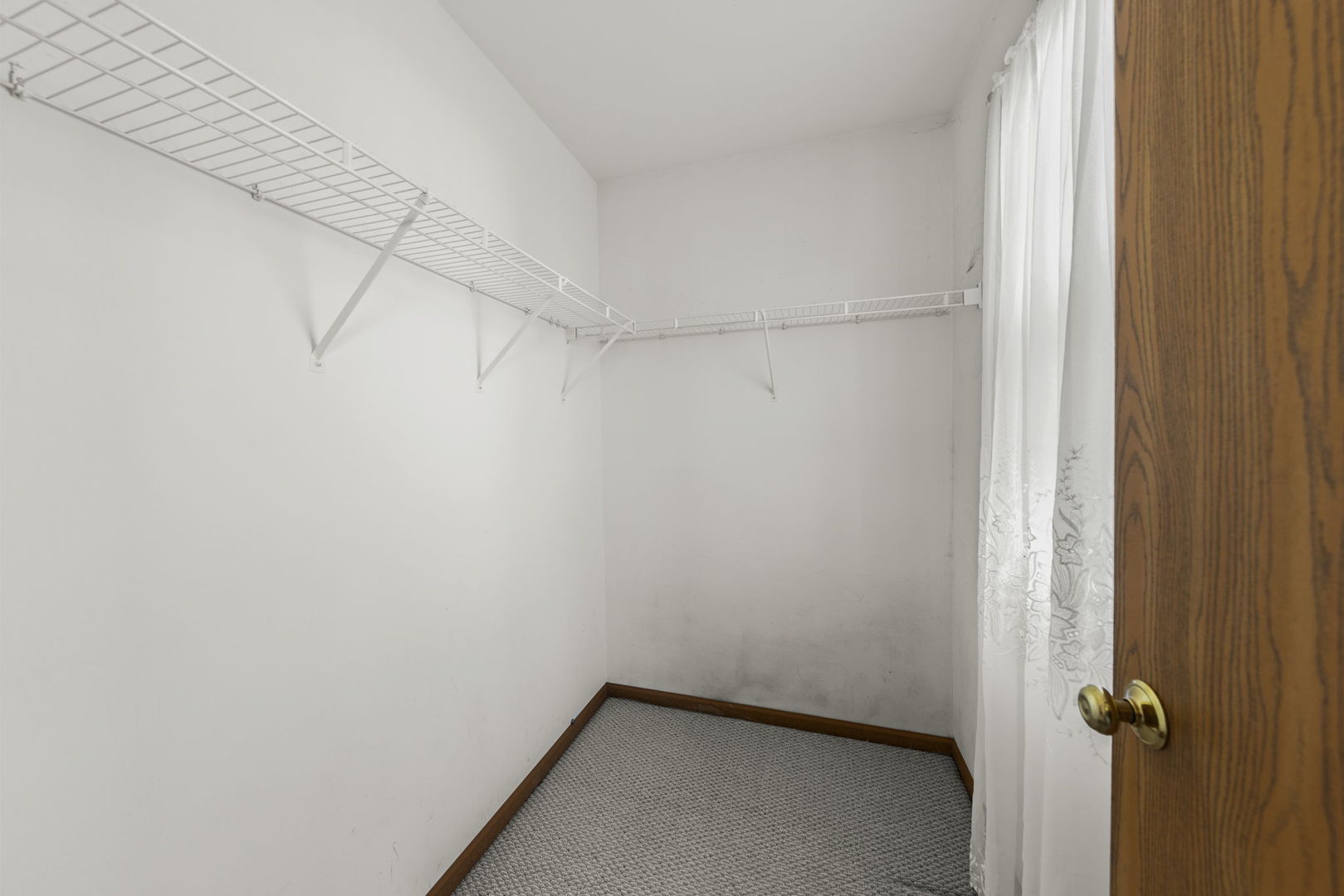 89 Iris Circle Romeoville, IL 60446 - Photo 17 of 28 a view of a small space