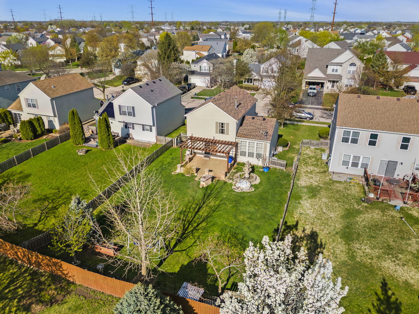 89 Iris Circle Romeoville, IL 60446 - Photo 23 of 28 an aerial view of residential houses with outdoor space