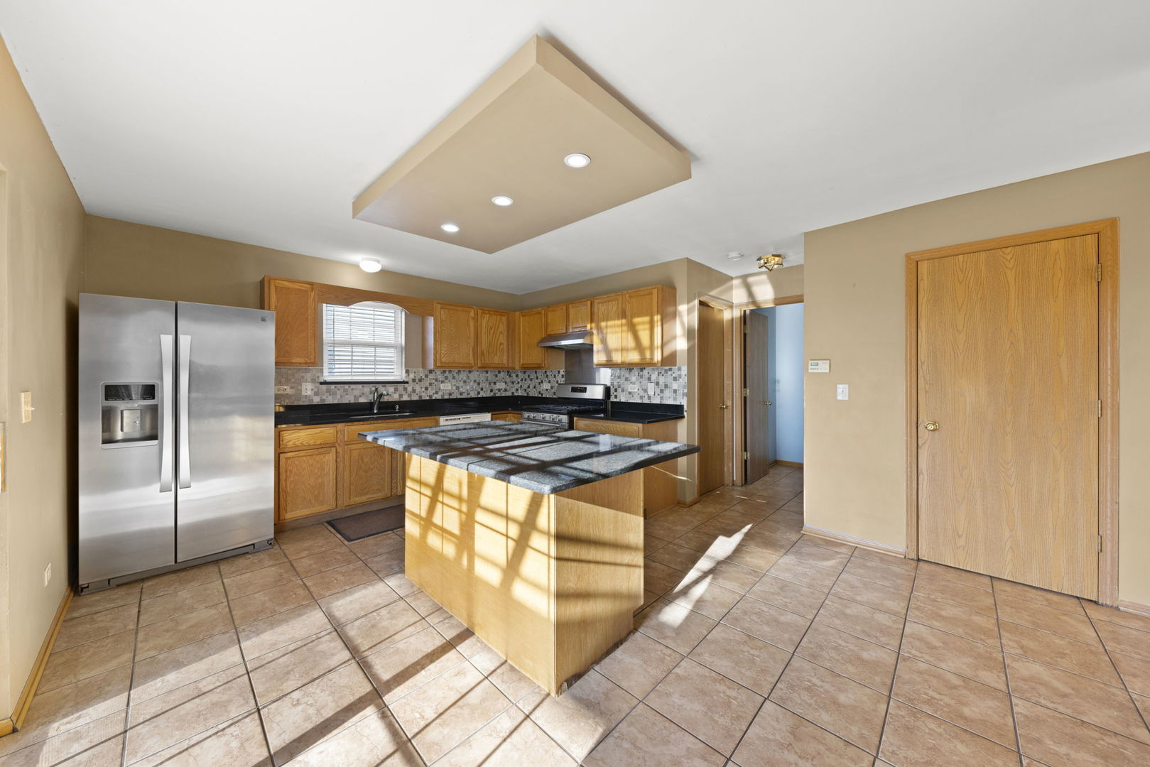 89 Iris Circle Romeoville, IL 60446 - Photo 5 of 28 a kitchen with stainless steel appliances granite countertop a refrigerator and a sink