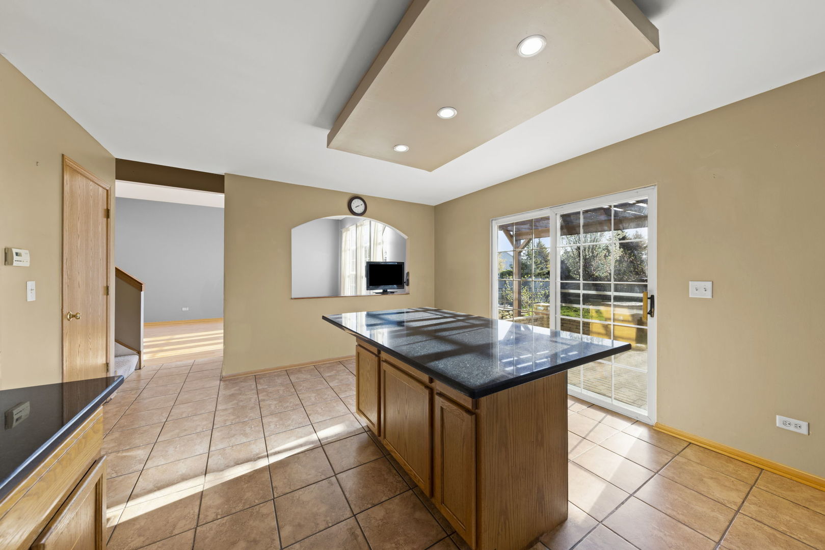 89 Iris Circle Romeoville, IL 60446 - Photo 6 of 28 a kitchen with a counter top space and appliances