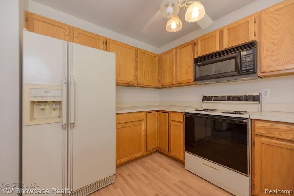 2575 South Commerce Road Wolverine Lake, MI 48390 - Photo 10 of 26