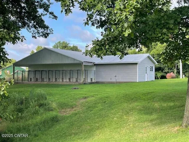 a view of a house with a backyard