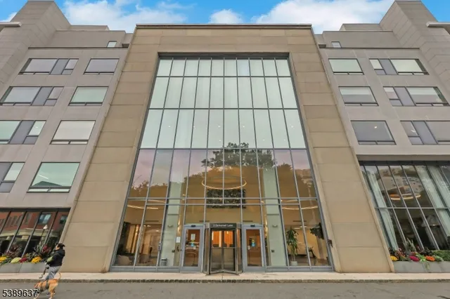 $1,947,999 | 3 Somerset Ln-glass House, Unit 109, Edgewater, NJ 07020