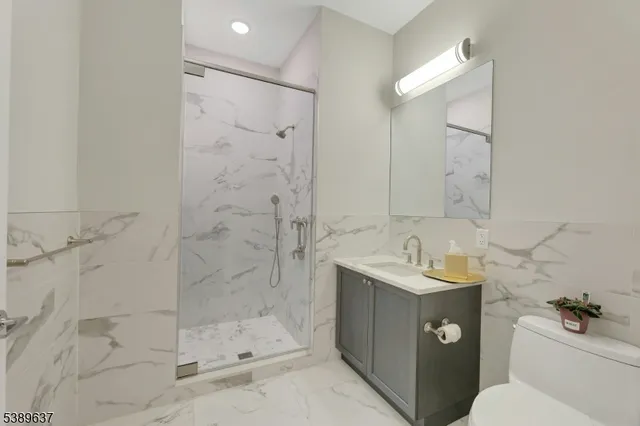 $1,947,999 | 3 Somerset Ln-glass House, Unit 109, Edgewater, NJ 07020