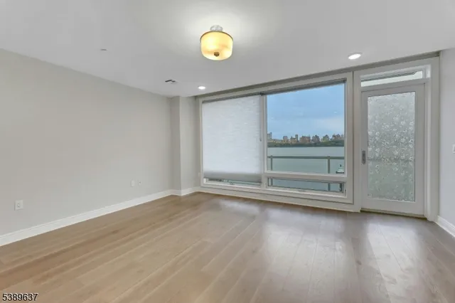$1,947,999 | 3 Somerset Ln-glass House, Unit 109, Edgewater, NJ 07020