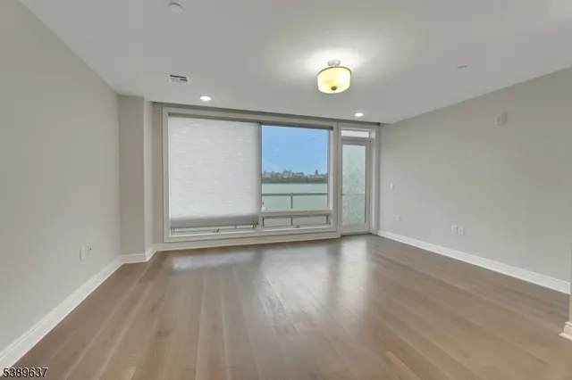 $1,947,999 | 3 Somerset Ln-glass House, Unit 109, Edgewater, NJ 07020