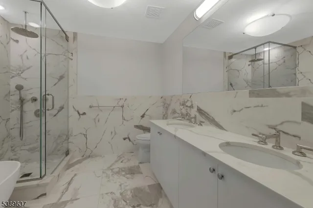 $1,947,999 | 3 Somerset Ln-glass House, Unit 109, Edgewater, NJ 07020