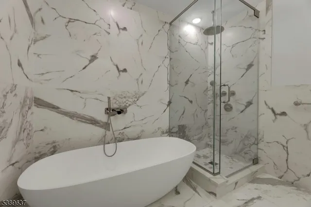 $1,947,999 | 3 Somerset Ln-glass House, Unit 109, Edgewater, NJ 07020