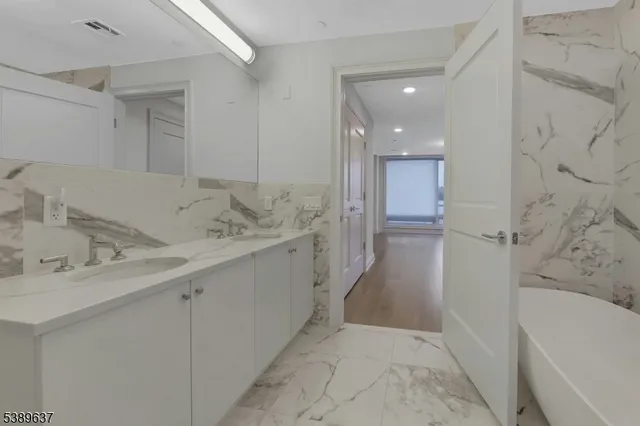 $1,947,999 | 3 Somerset Ln-glass House, Unit 109, Edgewater, NJ 07020