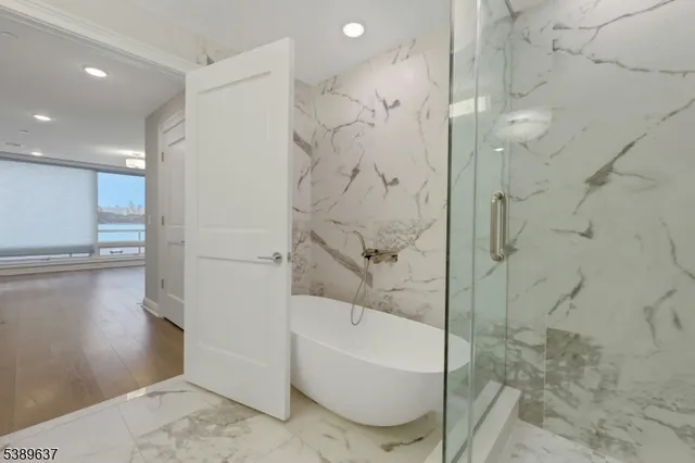 $1,947,999 | 3 Somerset Ln-glass House, Unit 109, Edgewater, NJ 07020