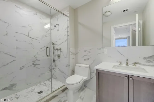 $1,947,999 | 3 Somerset Ln-glass House, Unit 109, Edgewater, NJ 07020