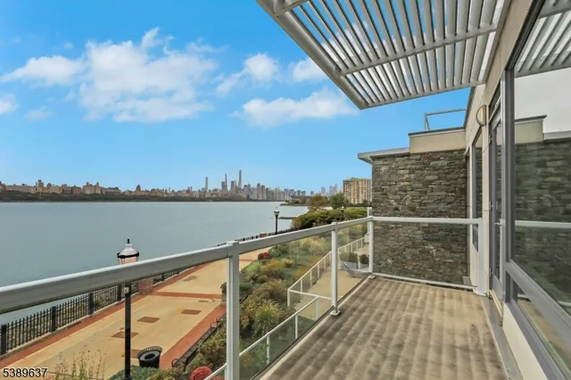 $1,947,999 | 3 Somerset Ln-glass House, Unit 109, Edgewater, NJ 07020