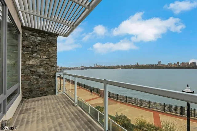 $1,947,999 | 3 Somerset Ln-glass House, Unit 109, Edgewater, NJ 07020