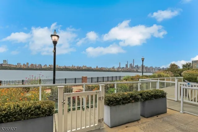 $1,947,999 | 3 Somerset Ln-glass House, Unit 109, Edgewater, NJ 07020