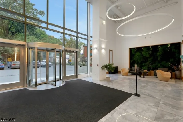 $1,947,999 | 3 Somerset Ln-glass House, Unit 109, Edgewater, NJ 07020