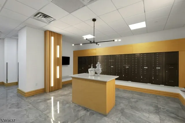 $1,947,999 | 3 Somerset Ln-glass House, Unit 109, Edgewater, NJ 07020