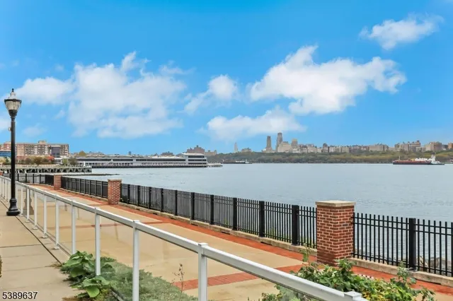 $1,947,999 | 3 Somerset Ln-glass House, Unit 109, Edgewater, NJ 07020