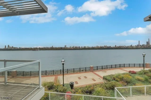 $1,947,999 | 3 Somerset Ln-glass House, Unit 109, Edgewater, NJ 07020