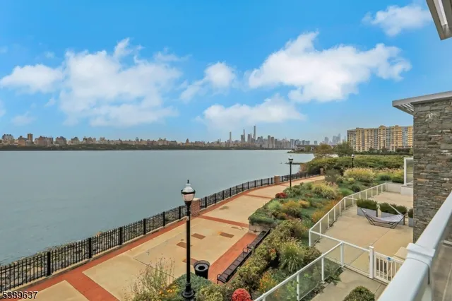$1,947,999 | 3 Somerset Ln-glass House, Unit 109, Edgewater, NJ 07020