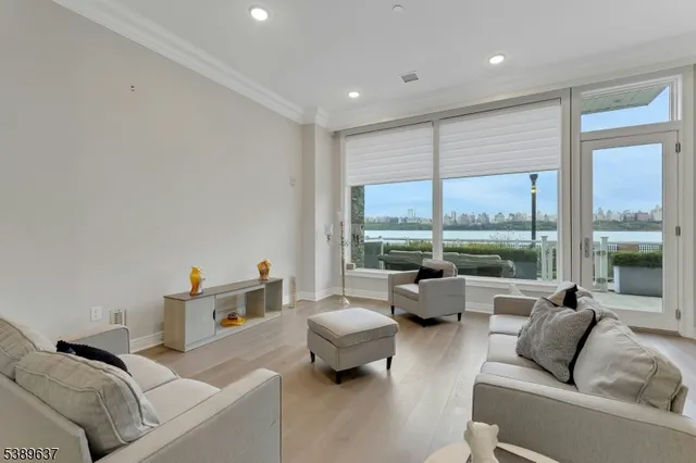 $1,947,999 | 3 Somerset Ln-glass House, Unit 109, Edgewater, NJ 07020