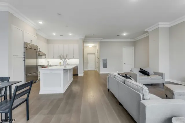 $1,947,999 | 3 Somerset Ln-glass House, Unit 109, Edgewater, NJ 07020