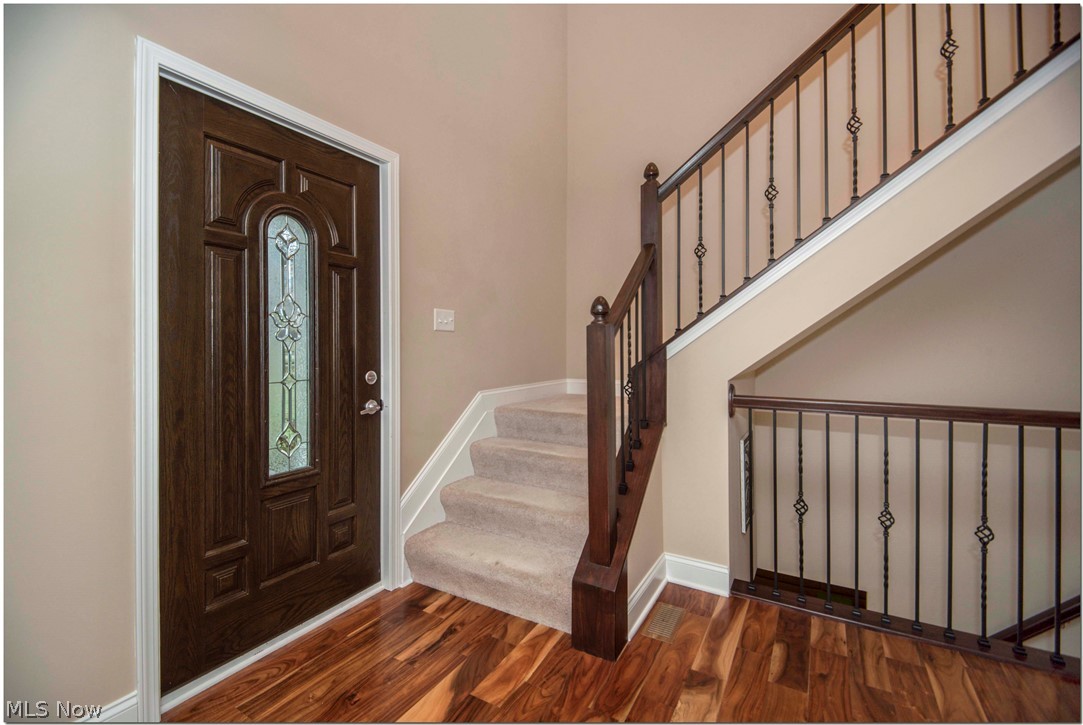 32560 Arthur Road Solon, OH 44139 - Photo 3 of 35 Front Entry Foyer