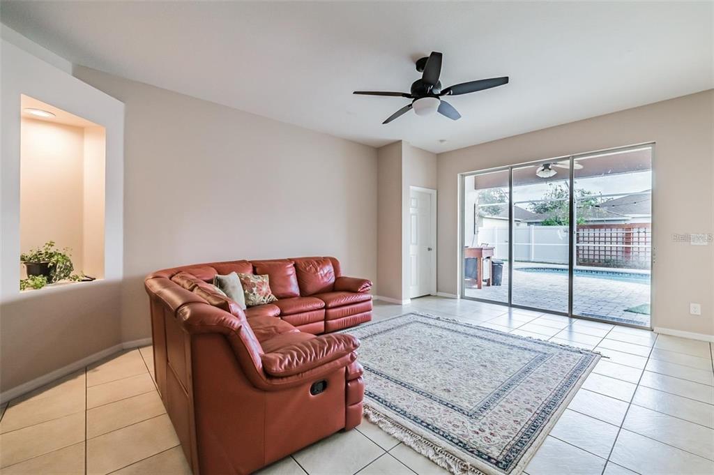 501 Delwood Breck Street Ruskin, FL 33570 - Photo 12 of 39