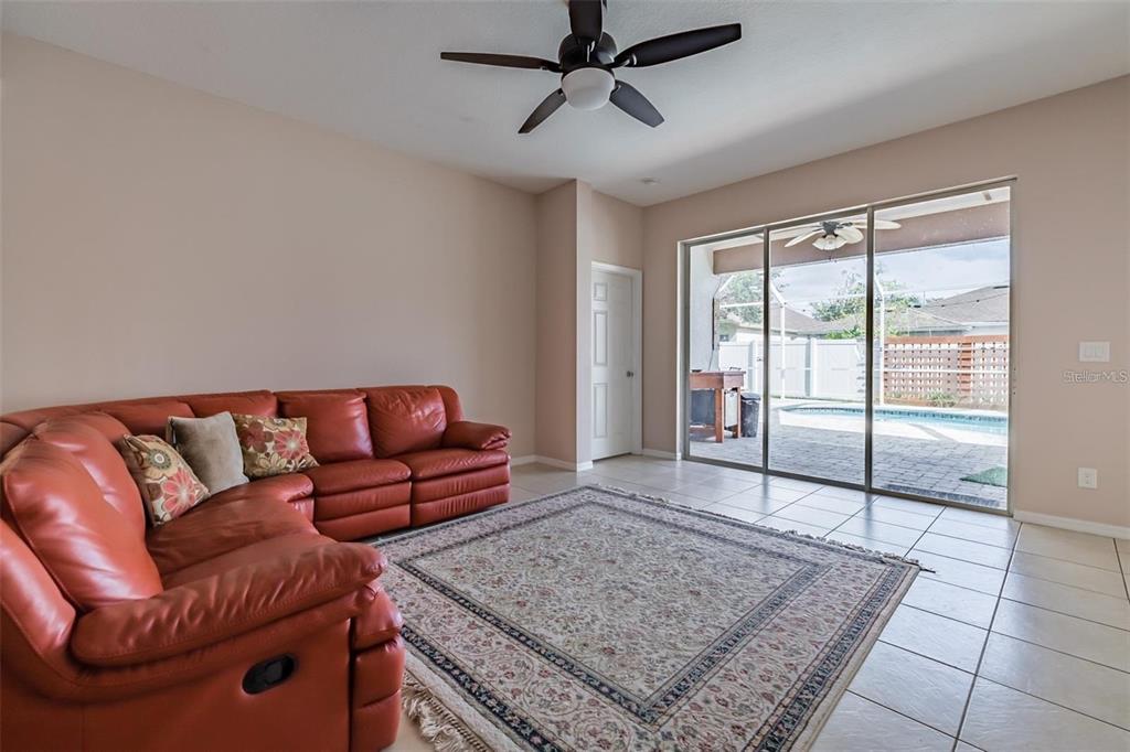 501 Delwood Breck Street Ruskin, FL 33570 - Photo 13 of 39