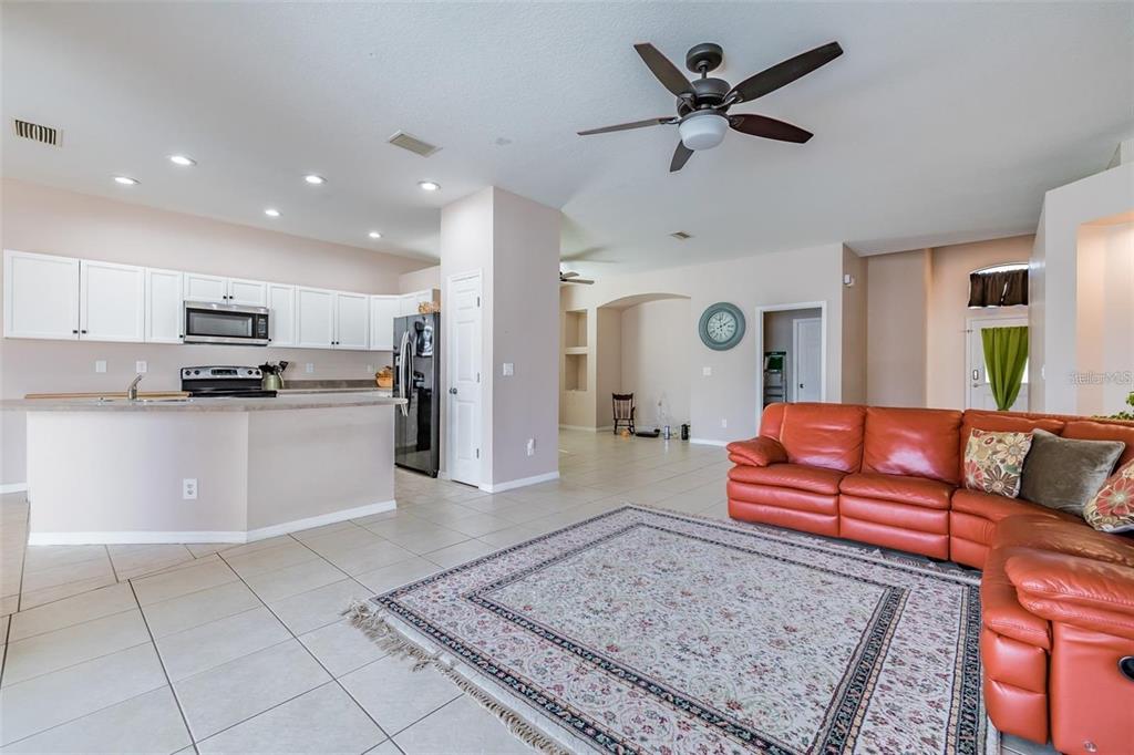 501 Delwood Breck Street Ruskin, FL 33570 - Photo 14 of 39