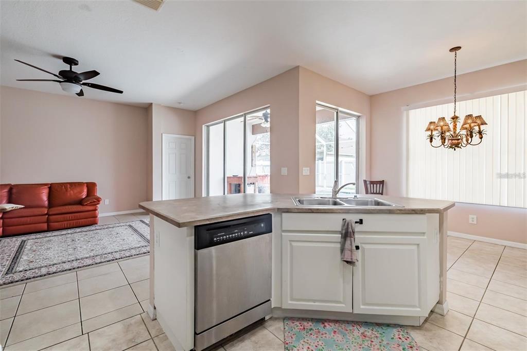 501 Delwood Breck Street Ruskin, FL 33570 - Photo 17 of 39